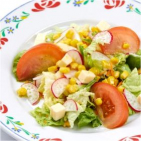 Салат с курицей и кукурузой